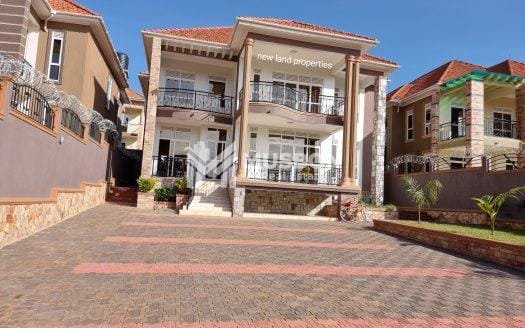 New 6 bedroom house for sale