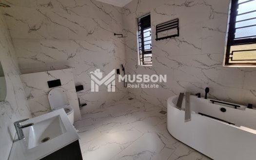 Luxurious house for sale in Kisaasi