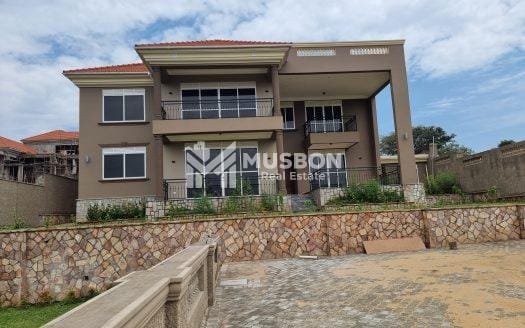 Mansion on Sixty decimals in Munyonyo