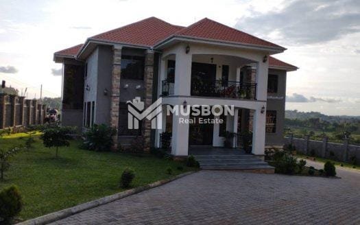 Lake side mansion in Garuga for sale
