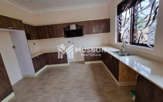 Spacious 4bedroom house in Kira