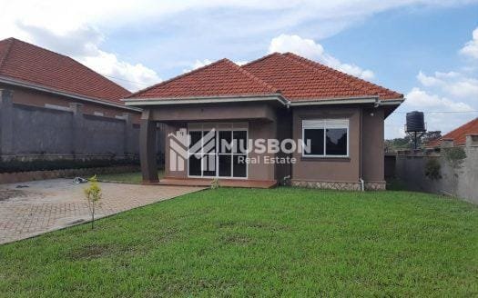 Spacious 4bedroom house in Kira