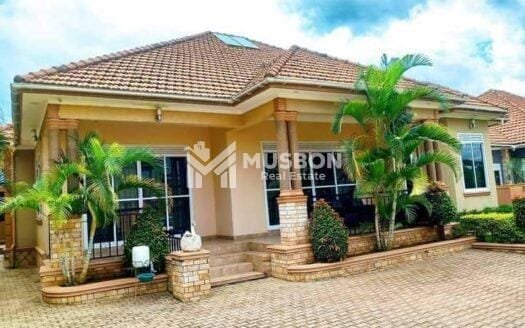 5 bed House for sale in Kira