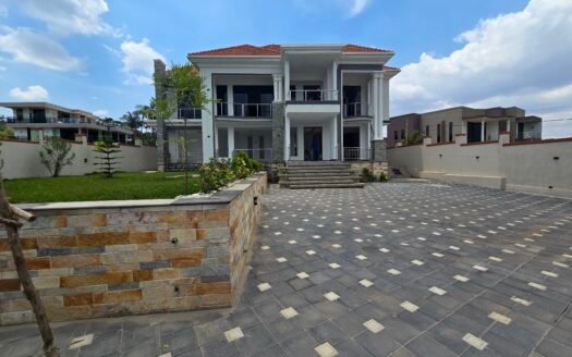 Mansion for sale in Kigo