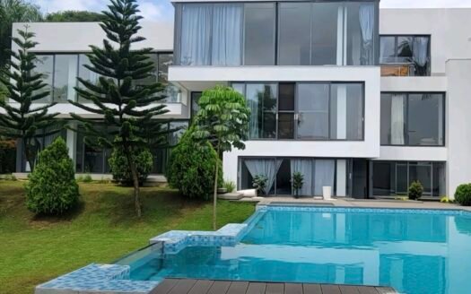 Mansion for sale in Munyonyo