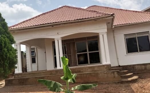 House for sale in kira