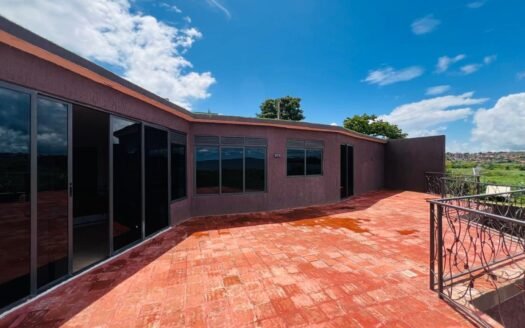 Lake side mansion along Munyonyo kigo road