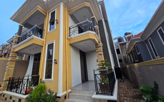 Villa for sale in Naalya