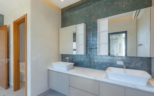 Mansion for sale in Kigo