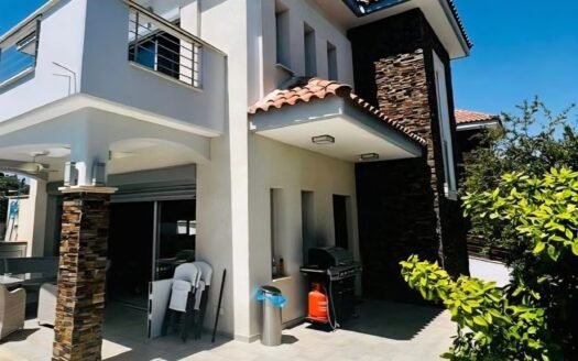 Gorgeous Mansion in Bukoto for sale