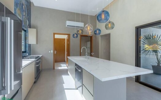 Mansion for sale in Kigo