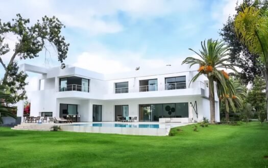 Mansion for sale in Munyonyo